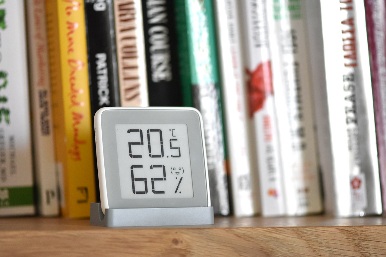 The Xiaomi E Ink Thermometer on my bookcase